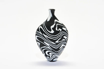 Meander Black & White Medium Bottleform