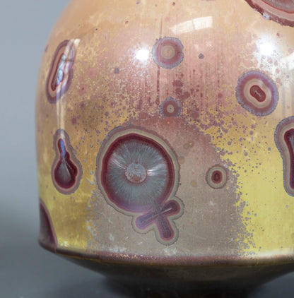 Metallic pink bottle, detail side