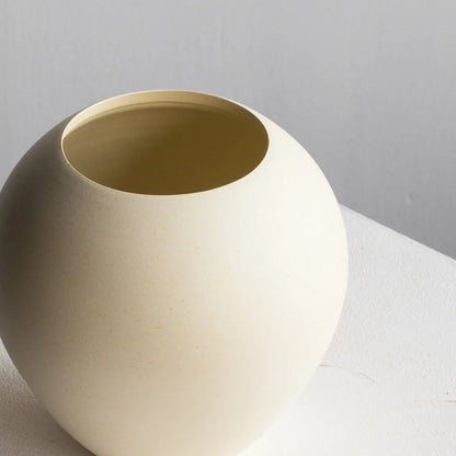 Round vase yellow II, zoom in top view