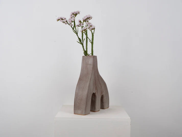 Yomp vase satin grey, view front