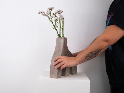 Yomp vase satin grey,  with hand size