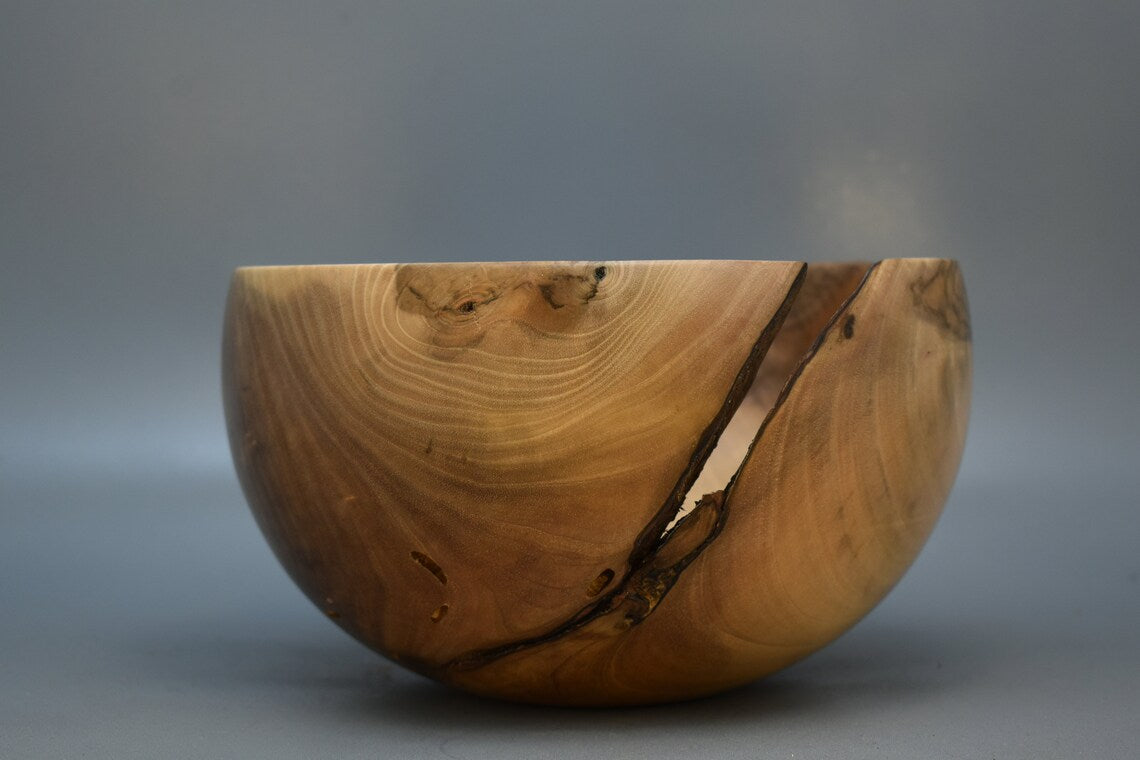 Wooden bowl made in Italy handmade